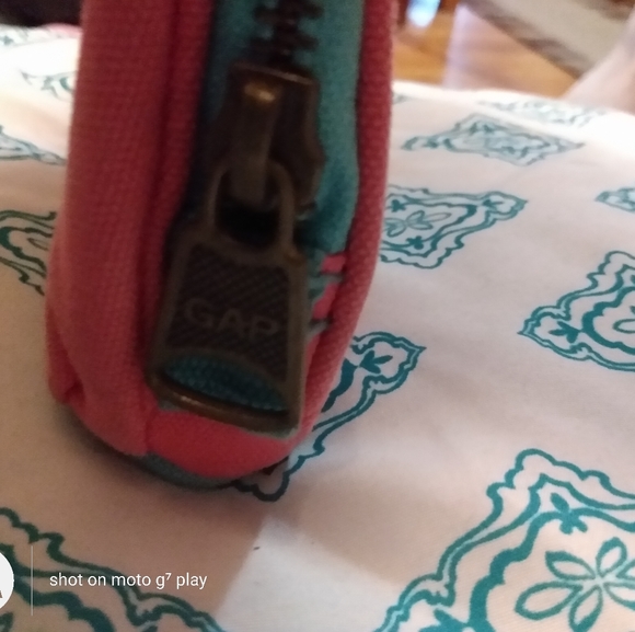 Gap change purse.☮️✌️♥️💑 - Picture 5 of 5
